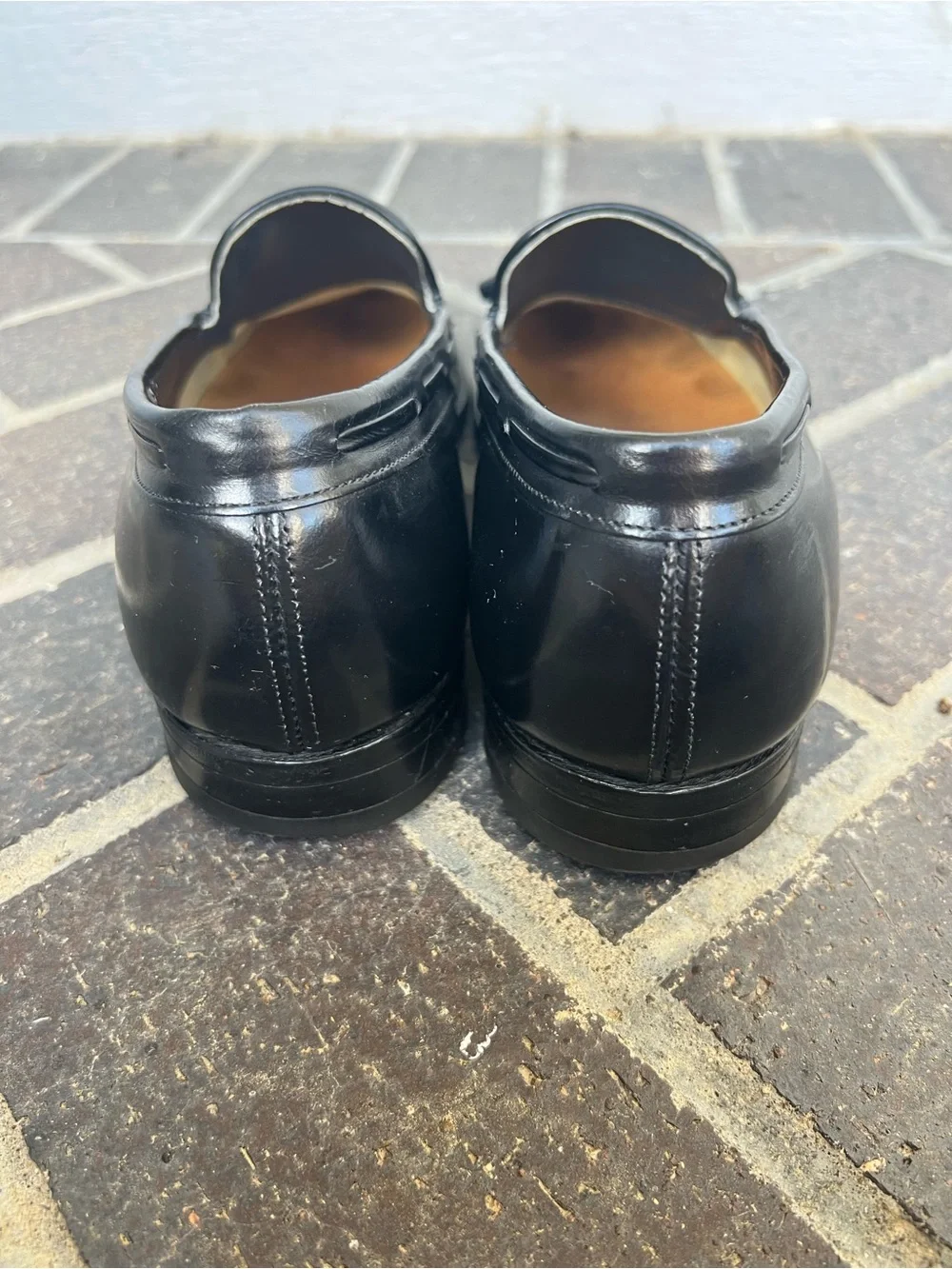 EUC Men’s 8.5 Johnston & Murphy Moc-Toe Black Loafers